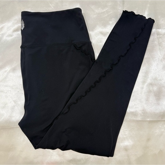 Free People Movement Hearts Aflutter Leggings Ruffle Seam Black Large High Rise - Picture 7 of 14